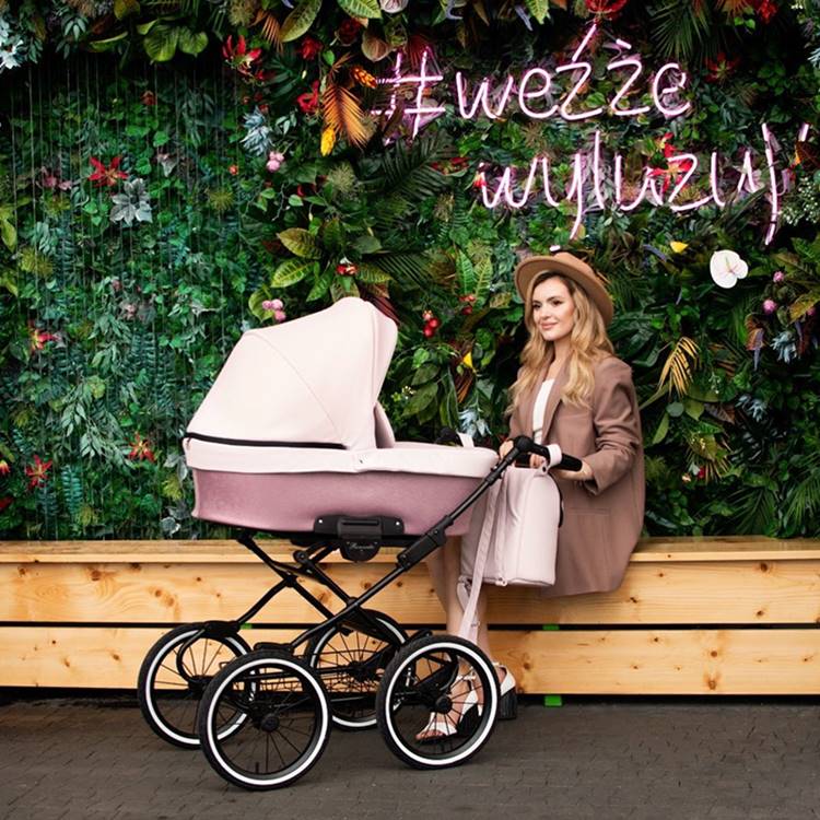 Retro wózek dla dziewczynki Kunert Baby Romantic 15 Róż Eco – stylowy różowy model z dużymi kołami, idealny dla fanek klasycznego designu.